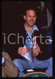 Fotografia d epoca originale Kevin COSTNER  MILANO 1993  Ritratto 35 mm vintage slide 4 1