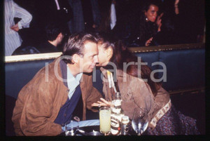 Fotografia d epoca originale Kevin COSTNER Rosita CELENTANO  MILANO 1993  Ritratto 35 mm vintage slide 9 1