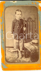 Fotografia d epoca originale 1880 ca AREA FRANCESE Bambino con pantaloncini a quadretti Foto VINTAGE CDV 1