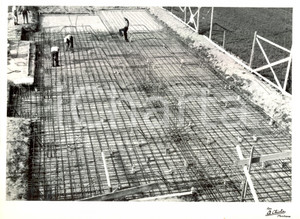 Fotografia d epoca originale 1955 ca MORTARA PV Operai cantiere costruzione edificio popolare  Foto CHIOLA 1