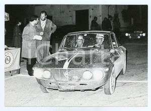 Fotografia d epoca originale 1965 ca RALLY Lancia Fulvia coupé dopo una gara Foto JOLLY CLUB 1