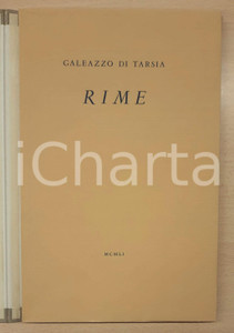 1951 GALEAZZO DI TARSIA Rime - Ed. Alberto TALLONE Brossura con sovraccoperta in cartoncino, custodia in cartonato e cofanetto rigido. Si legge al colophon: "Queste Rime di Galeazzo di Tarsia, il testo venne curato da Daniele Ponchiroli, furono composte da Alberto Tallone e licenziate dai torchi dell'Hotel de Sagonne in Parigi il quindici marzo 1950. Ne furono impressi 350 esemplari. Carta Rives". EDITORE: Alberto Tallone - Parigi FAIR/discreto buone condizioni, ma tagli alla base del cofanetto Formato: 29x39 cm originale e autentica 1