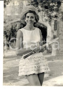 Fotografia d epoca originale 1966 MILANO Lea PERICOLI stilista crea modelli per il tennis Foto 13x18 cm 1