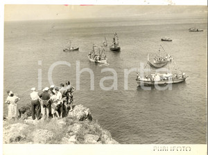 Fotografia d epoca originale 1953 CAMOGLI GE Barche in processione per festa STELLA MARIS Foto 24x18 cm 1