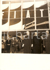 Fotografia d epoca originale 1958 MILANO FIERA CAMPIONARIA Ambasciatore James David ZELLERBACH a stand FIAT 1