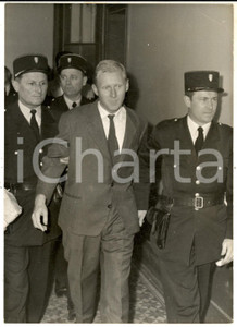Fotografia d epoca originale 1961 PARIS Rapimento Eric PEUGEOT  JeanSimon ROTHMAN dopo l interrogatorio 1