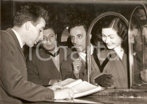 Fotografia d epoca originale 1956 Stazione di BOLOGNA Roberto BOSI nuovo concorrente LASCIA O RADDOPPIA Foto 1