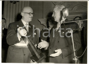 Fotografia d epoca originale 1958 TORINO Sindaco Amedeo PEYRON riceve Prix de l Europe da ALTMAIER Foto 1