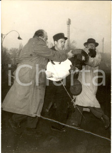 Fotografia d epoca originale 1958 VINCENNES PRIX DE FRANCE SÃ©cours Ã  J. FROMING aprÃ¨s la chute Photo 13x18 1