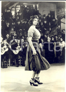 Fotografia d epoca originale 1956 CINEMA Orgoglio e passione Sophia LOREN balla il flamenco sul set Foto 1