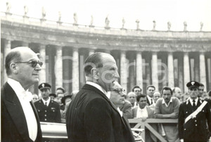 Fotografia d epoca originale 1958 VATICANO Piazza San Pietro  Cesare MERZAGORA ai funerali di papa PIO XII 1