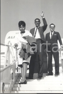 Fotografia d epoca originale 1964 MILANO CALCIO MILAN vs FLAMENGO  Alberto GALLARDO arriva a Malpensa Foto 1