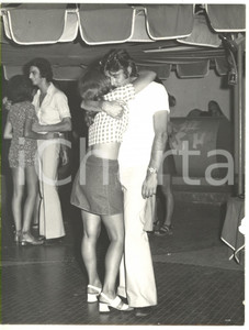 Fotografia d epoca originale 1997 GENOVA Coppia di innamorati balla un lento Foto VINTAGE 18x24 1