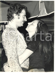 Fotografia d epoca originale 1997 GENOVA Discoteca all aperto  Coppia di innamorati Foto VINTAGE 18x24 1