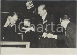 Fotografia d epoca originale 1959 HONG KONG Sir Robert BLACK Duke of Edinburgh at Stadium for youth Rally 1
