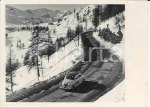 Fotografia d epoca originale 1959 RALLY SESTRIERE Franco DARI in gara su FIAT 1100 Foto 18x13 cm 1