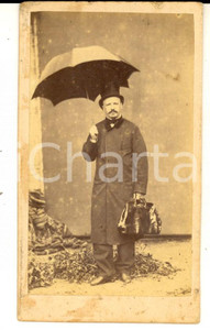 Fotografia d epoca originale 1870 ca VENEZIA Ritratto di professionista con l ombrello Foto SORGATO RARA CDV 1