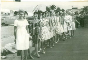 Fotografia d epoca originale 1959 PALERMO MISS EUROPA  Arrivo delle Miss all aeroporto  Foto 18x13 cm 1