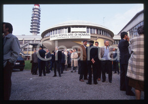 35mm vintage slide* 1993 NOVARA Arrivo degli azionisti all'assemblea BPN (3)