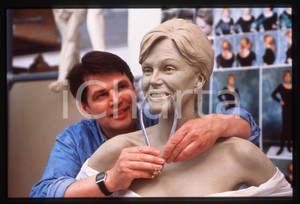 35mm vintage slide* 1994 LONDON Joanna LUMLEY - MADAME TUSSAUDS' Waxwork (1)