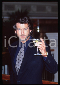 35mm vintage slide* 1994 LONDON Pierce BROSNAN Presentazione James BOND 007 (6)