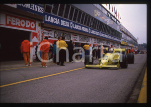35mm vintage slide* 1988 GP SAN MARINO Gabriele TARQUINI COLONI FC188 Corsia box