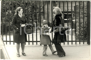 1975 ca GOSSIP MILANO Lauretta MASIERO con il figlio Gianluca GUIDI (4) *Foto 