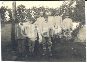 Fotografia d epoca originale 1916 WW1 ZONA DI GUERRA Un gruppo di prigionieri austriaci Foto 11x8 cm 1