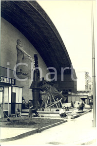 1975 ca MILANO Fiera Campionaria - Allestimento di un padiglione *Foto 20x30