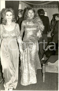 1970 ca COSTUME Principessa Soraya di Persia a un evento di gala (2) Foto 20x30