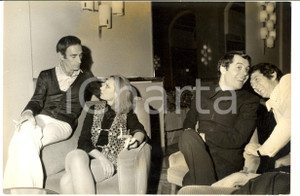 1970 ca COSTUME ITALIA Raffaella CARRA' Gianni BONCOMPAGNI mEMO remigi - Foto