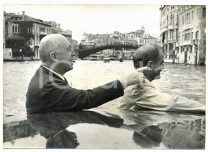 Fotografia d epoca originale 1959 VENEZIA Mostra del Cinema  L arrivo di Otto PREMINGER Foto 18x13 cm 1
