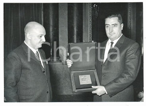 Fotografia d epoca originale 1966 MILANO Circolo della stampa  Targa d oro boutique alla Confezione MARUS 1