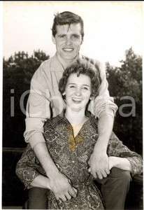Fotografia d epoca originale 1959 LONDON Singer Ronnie CARROLL engaged to Millicent MARTIN Photo 15x20 cm 1