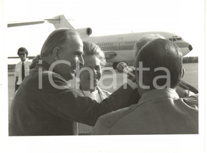1983 VENEZIA Arrivo Ingmar BERGMAN con la moglie Ingrid VON ROSEN in aeroporto