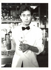  1985 ca COSTUME Carmelo LA BIONDA si improvvisa barman - Foto 18x24 