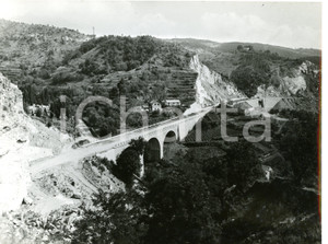 1955 ca GENOVA-VENTIMIGLIA Autostrada chiusa per lavori in corso ^Foto 24x18 cm Fotografia d'epoca.CONDIZIONI: G (ma lieve alone diffuso)FORMATO: 24x18 cm     originale e autentica 1