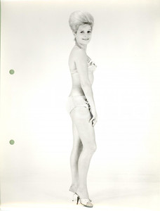 Fotografia d epoca originale 1960 ca MILANO ? MODA Modella con bikini a quadretti in posa di profilo Foto 1