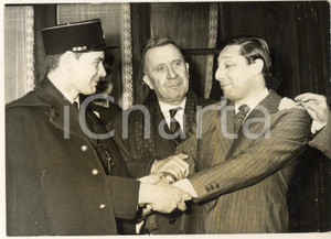 1961 PARIS THEATRE Prix Quai des Orfèvres à "Huit femmes" de Robert THOMAS Photo