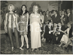 1967 MILANO Concorso "Diva dell'anno" - Vincitrice Rita GUIDARELLO - Foto 24x18
