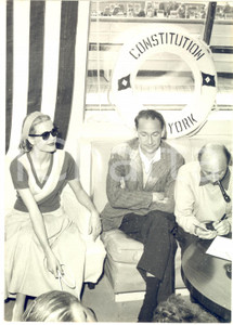 1956 USS CONSTITUTION Grace KELLY in viaggio per il matrimonio a Monaco *Foto  Fotografia d'epoc.   CONDIZIONI: G (lieve sovraimpressione circolare) FORMATO: 13x18 cm     originale e autentica 1
