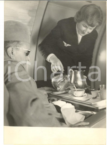 1960 IL CAIRO Re MOHAMMED V riceve il the in partenza per il Medio Oriente *Foto Fotografia d'epoca con didascalia dattiloscritta coeva.  CONDIZIONI: G FORMATO: 13x18 cm     originale e autentica 1