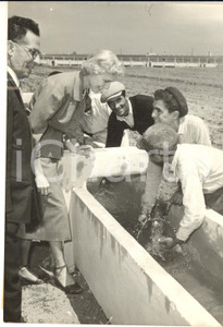 1953 AREA DI TARANTO Clare BOOTHE LUCE visita impianti su fiume Tara *Foto