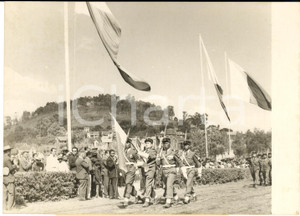 1960 ANTANANARIVO Stadio Mahamasina - Indipendenza MADAGASCAR - Parata militare Fotografia d'epoca con didascalia coeva.  CONDIZIONI: G FORMATO: 18x13 cm     originale e autentica 1
