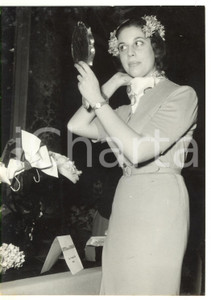 1958 ROMA - CRAMI Mostra accessori di alta moda - Modella allo specchio *Foto