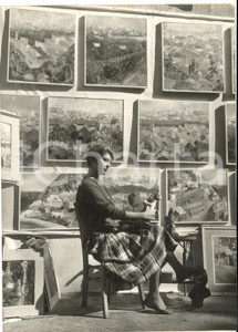 1957 ROMA Via MARGUTTA - Uno stand della VII Mostra d'Arte - Foto 13x18 cm  Fotografia d'epoca con didascalia coeva.  CONDIZIONI: G FORMATO: 13x18 cm     originale e autentica 1