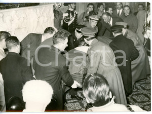 1953 ROMA Basilica S. Maria degli Angeli - Sistemazione salma Vittorio ORLANDO Fotografia d'epoca con didascalia coeva al verso. CONDIZIONI: FAIR (ondulatura al margine superiore)FORMATO: 18x13 cm     originale e autentica 1