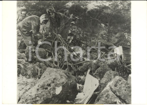 1959 BEIRUT (LIBANO) Incidente aereo compagnia ARIANA - Pompieri al lavoro *Foto