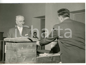 1959 VALLE D'AOSTA Elezioni regionali - Vittorino BONDAZ alle urne *Foto 18x13