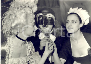 1955 ca PARIS Adriana ASTI in "Arlecchino servitore di due padroni" - Foto